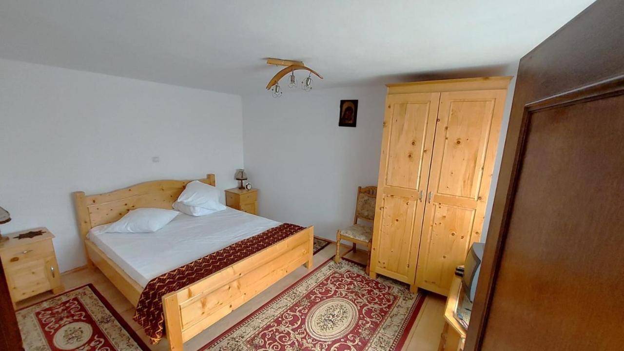 Casa Darius Villa Novaci-Străini Екстериор снимка